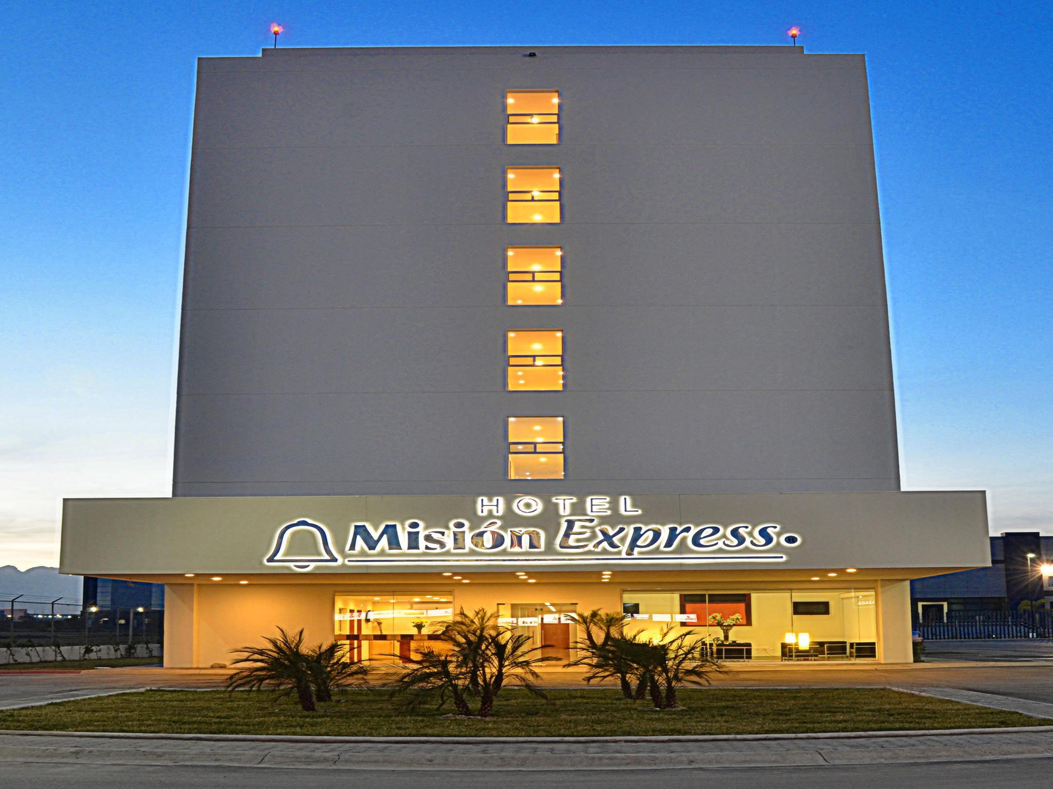 מלון Apodaca Mision Express Monterrey Aeropuerto La Fe מראה חיצוני תמונה