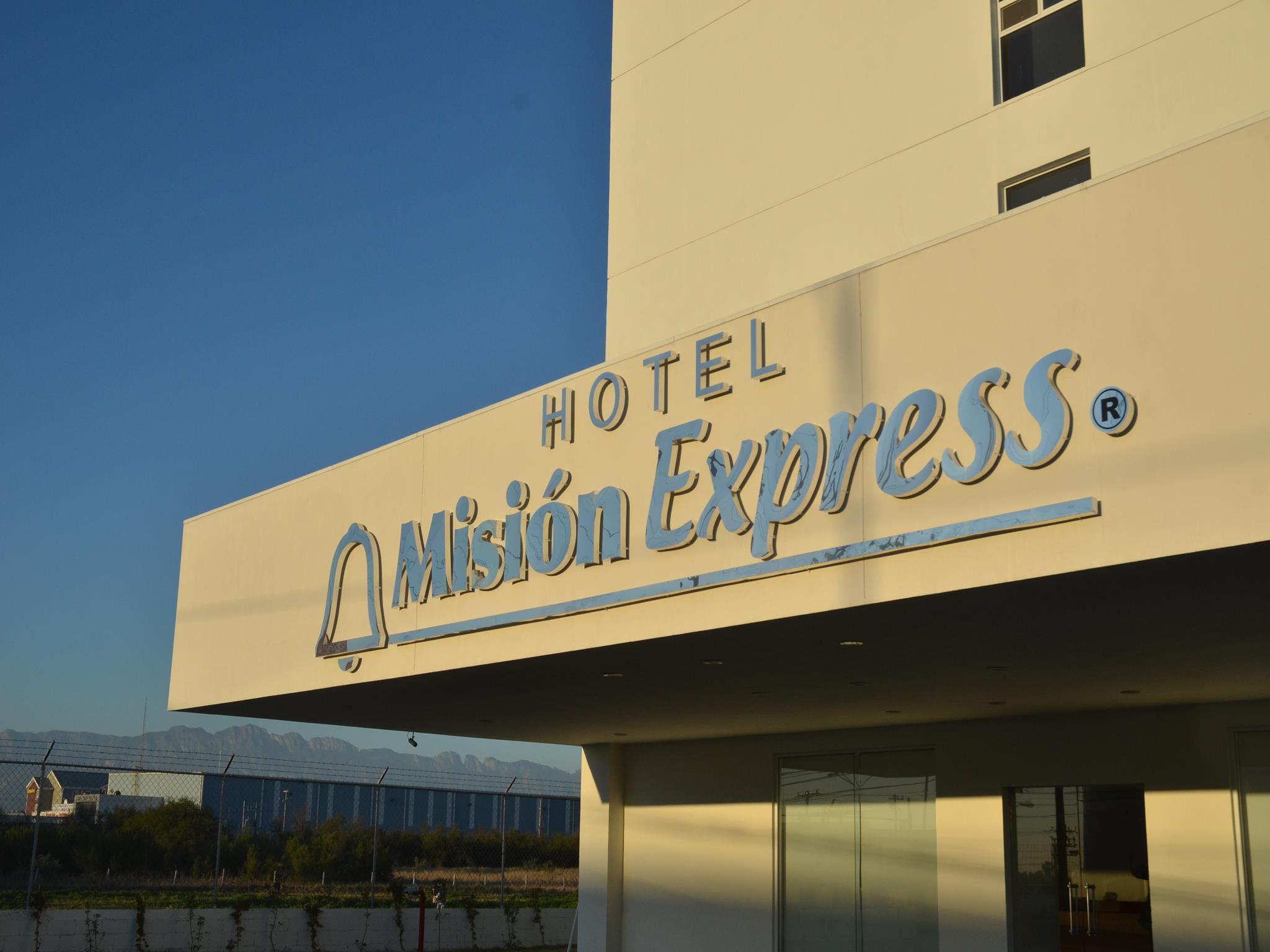 מלון Mision Express Monterrey Aeropuerto La Fe מראה חיצוני תמונה